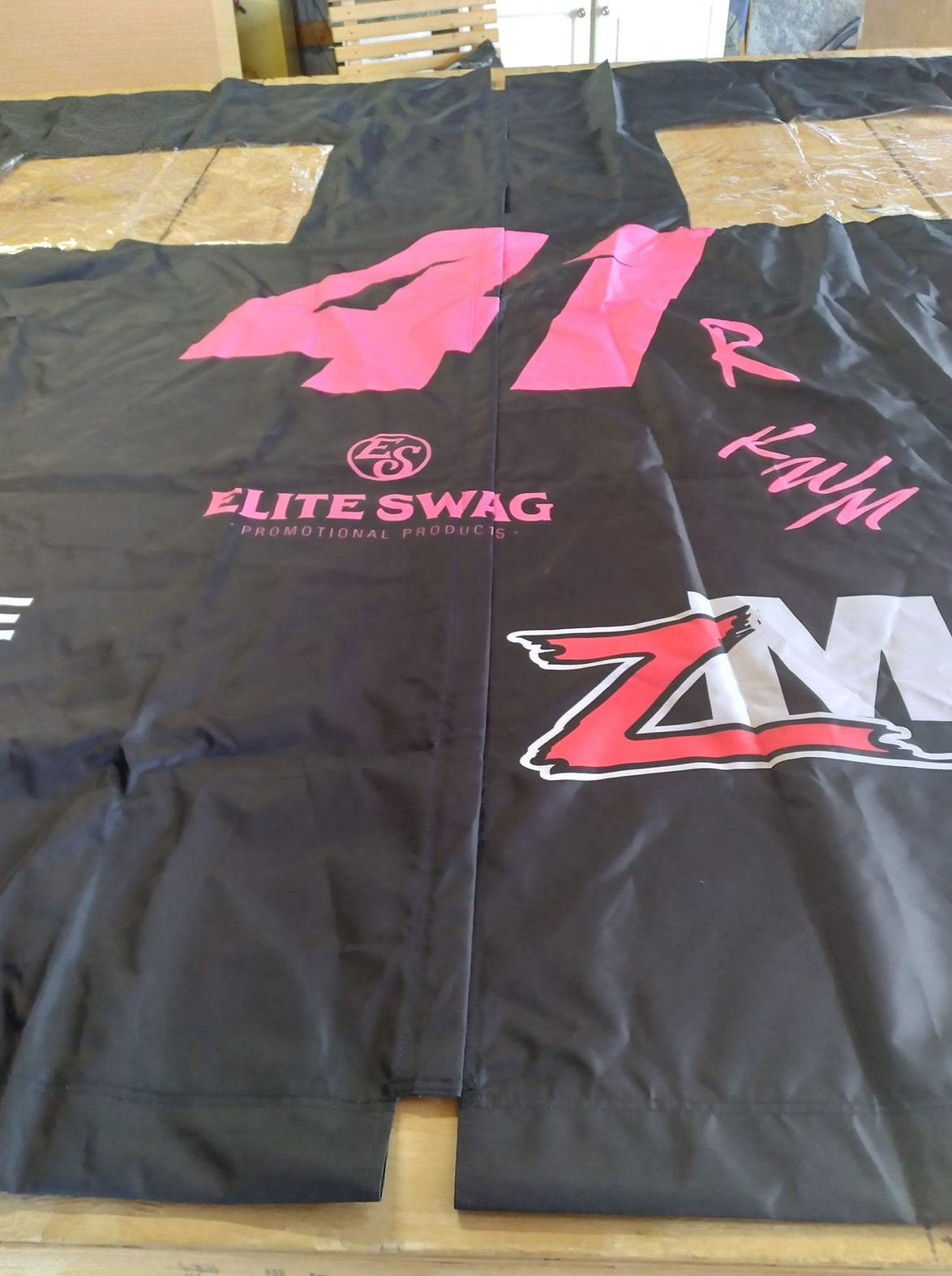 Magnet - Zipper Hybrid Center Closure for Stacker Trailer for trailers 90 inches